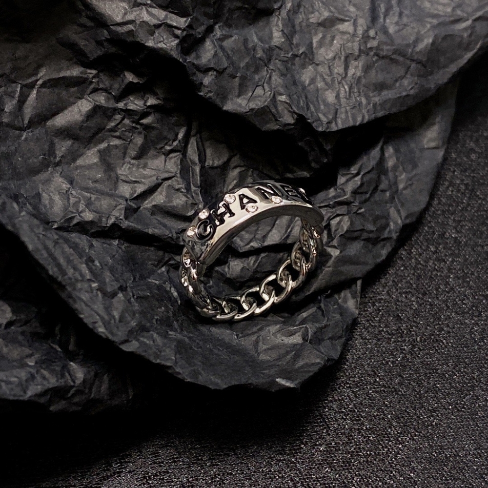 Chanel monogram CC ring set with diamonds - Picture 4 of 5
